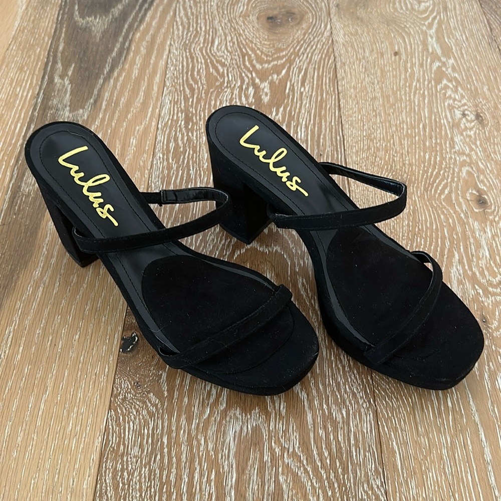 Like New! LULUS black velour velvet strappy heels, size 6